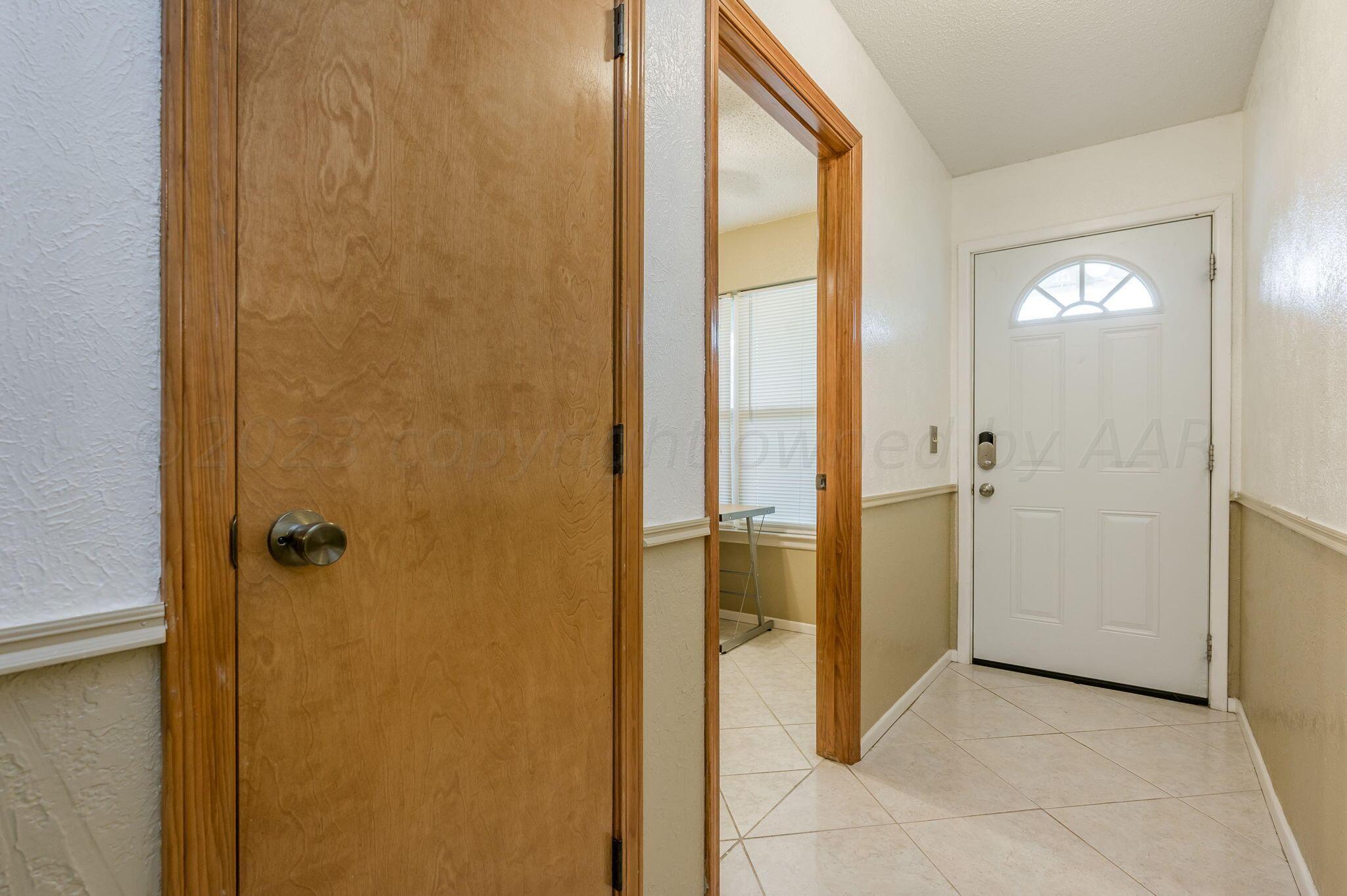 4204 Kingston Road Amarillo, TX 79109 - Photo 4 of 20 Entry