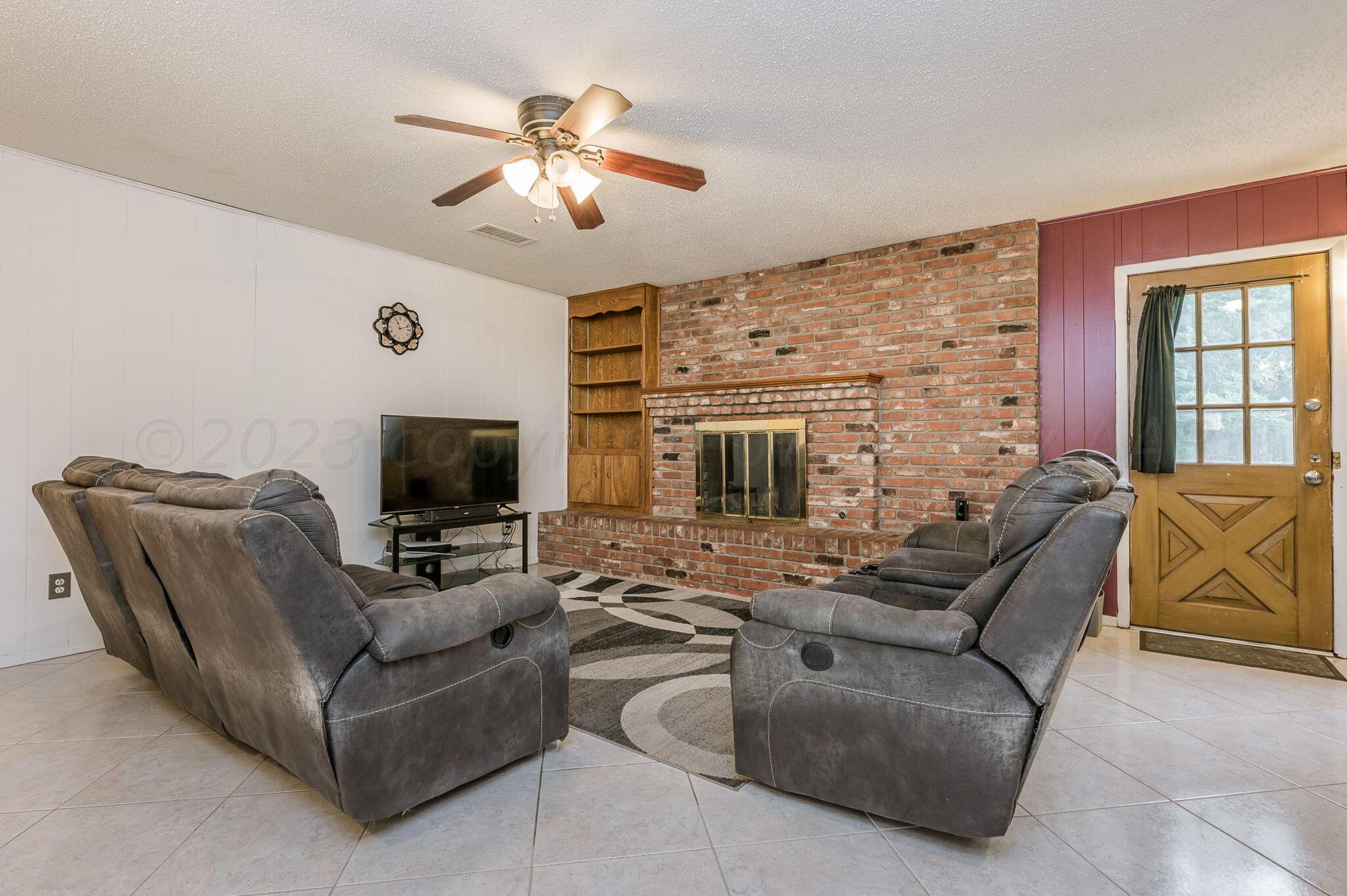 4204 Kingston Road Amarillo, TX 79109 - Photo 9 of 20 Living Room