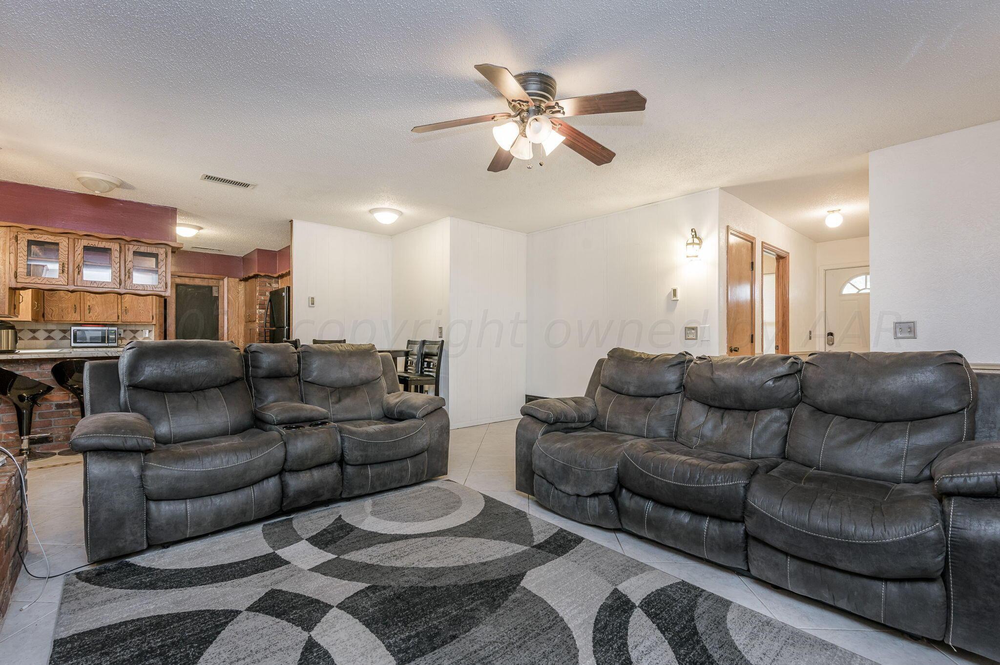 4204 Kingston Road Amarillo, TX 79109 - Photo 10 of 20 Living Room-2