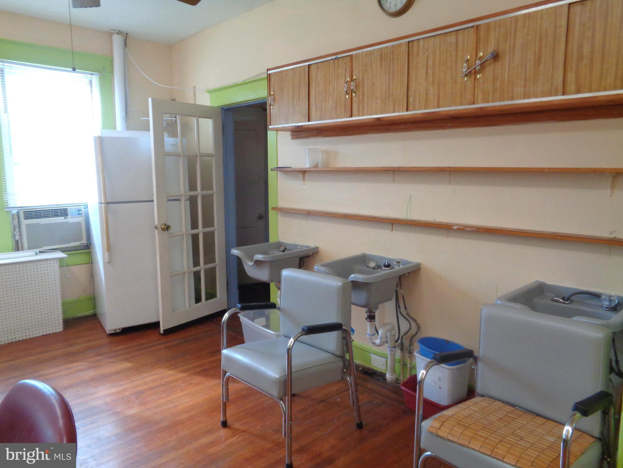 6927 Harford Road Baltimore, MD 21234 - Photo 8 of 20 First Floor Hair Salon