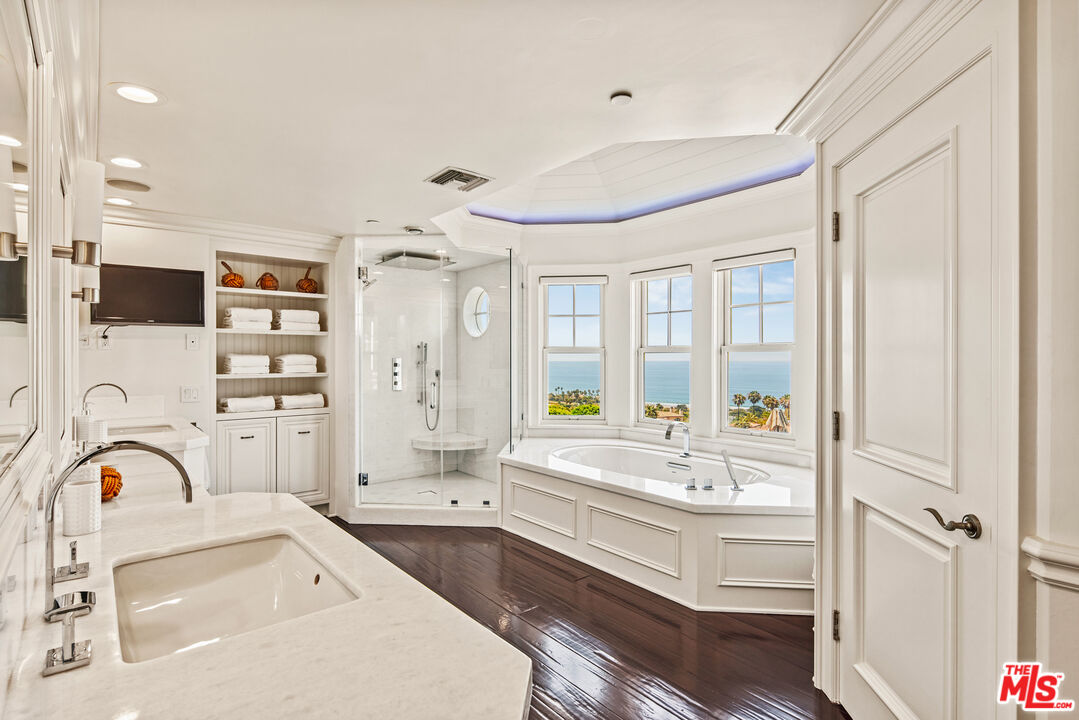 6277 Sea Star Drive Malibu, CA 90265 - Photo 18 of 48 Gallery Image 18
