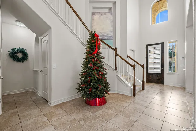 a view of entryway with flower pots