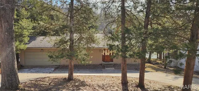 $425,000 | 404 Marina Drive, Marthasville, MO 63357