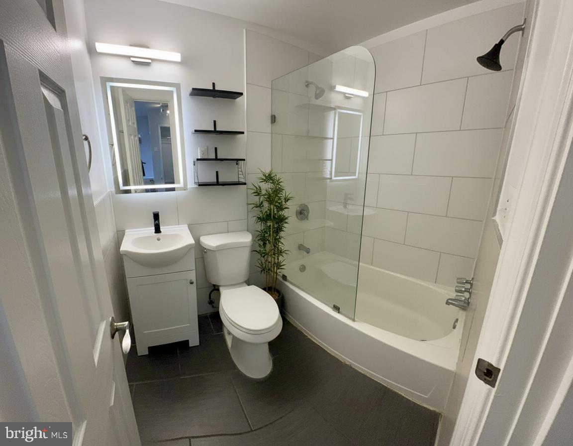 610 Longfellow Street Northwest, Unit 404 Washington, DC 20011 - Photo 6 of 6