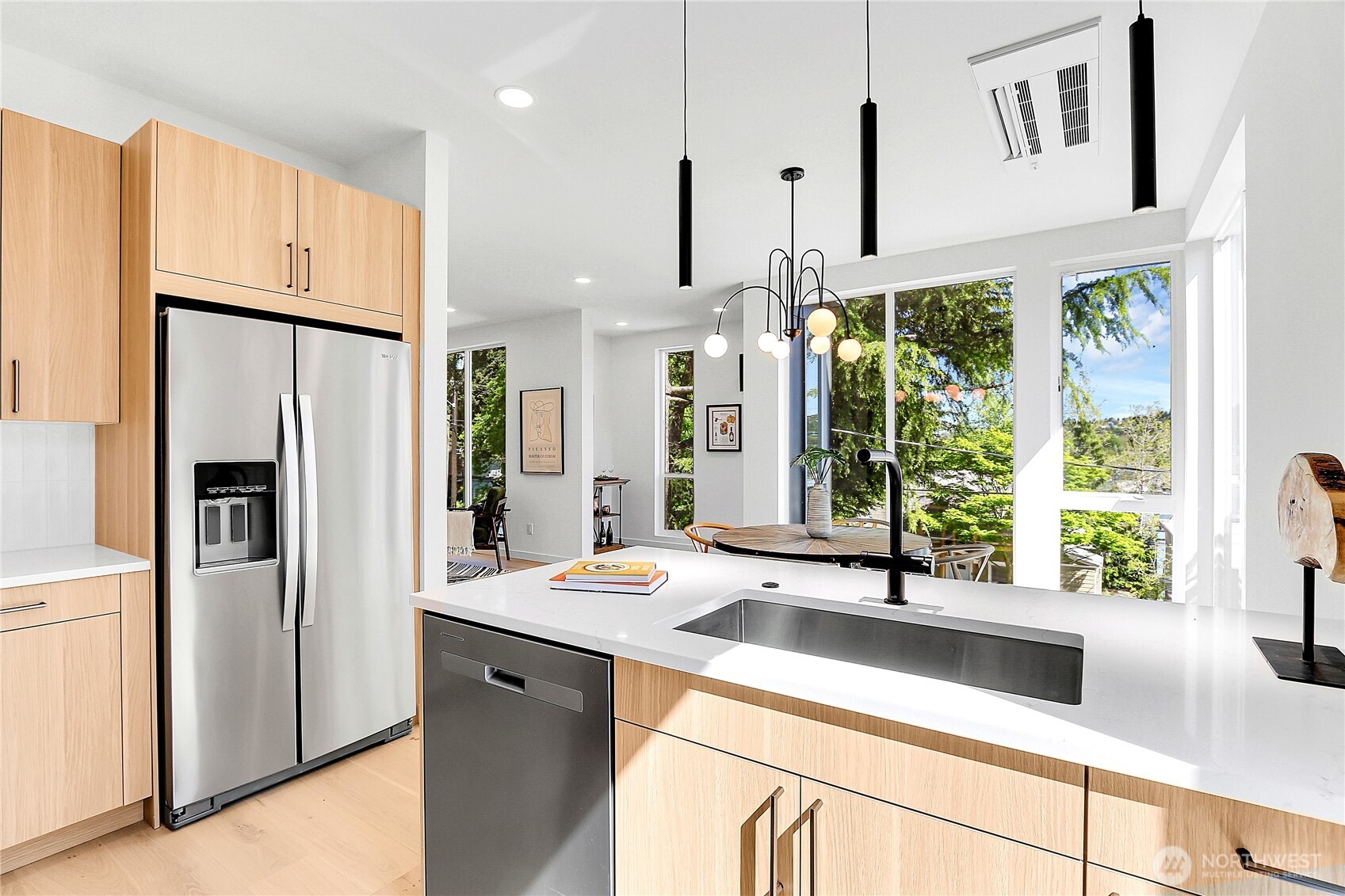 627 West Emerson Street Seattle, WA 98119 - Photo 6 of 30