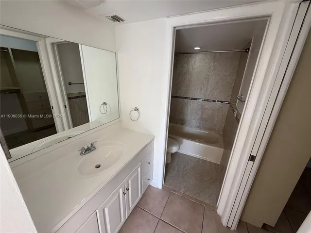 $2,250 | 10875 Southwest 112th Avenue, Unit 208, Miami, FL 33176