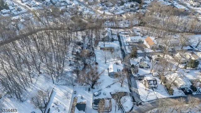 a view of a back yard