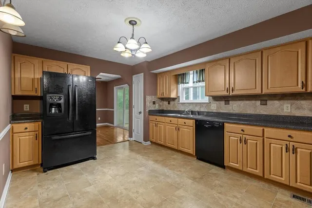 $330,000 | 6912 Benwood Drive, Ooltewah, TN 37363