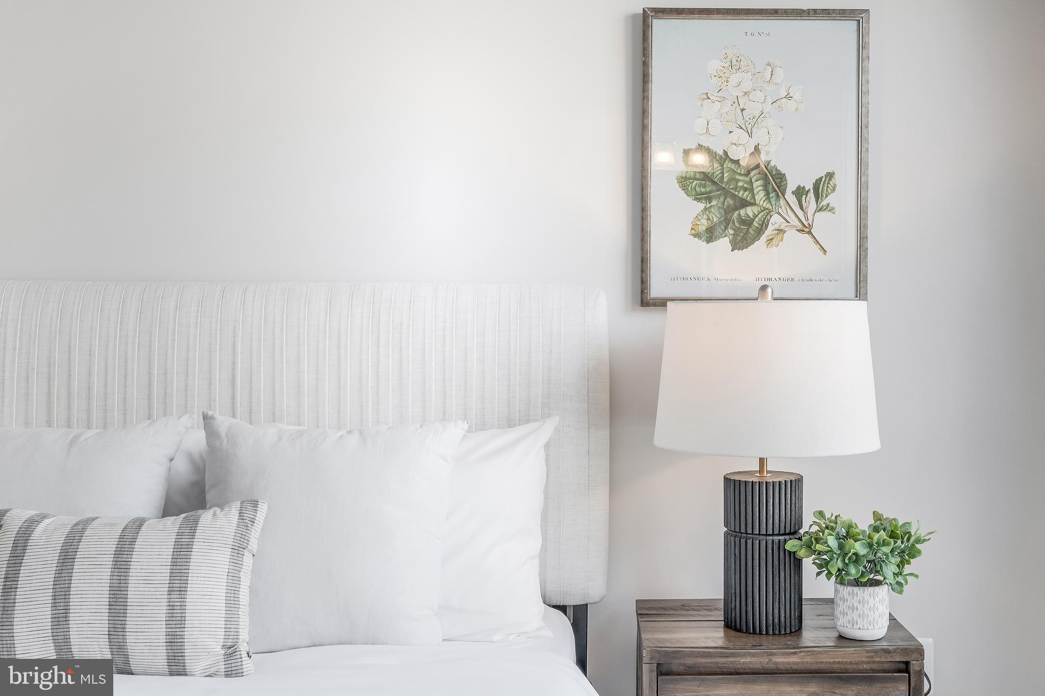 12742 Verdant Way Reston, VA 20191 - Photo 33 of 51 a living room with furniture and a potted plant
