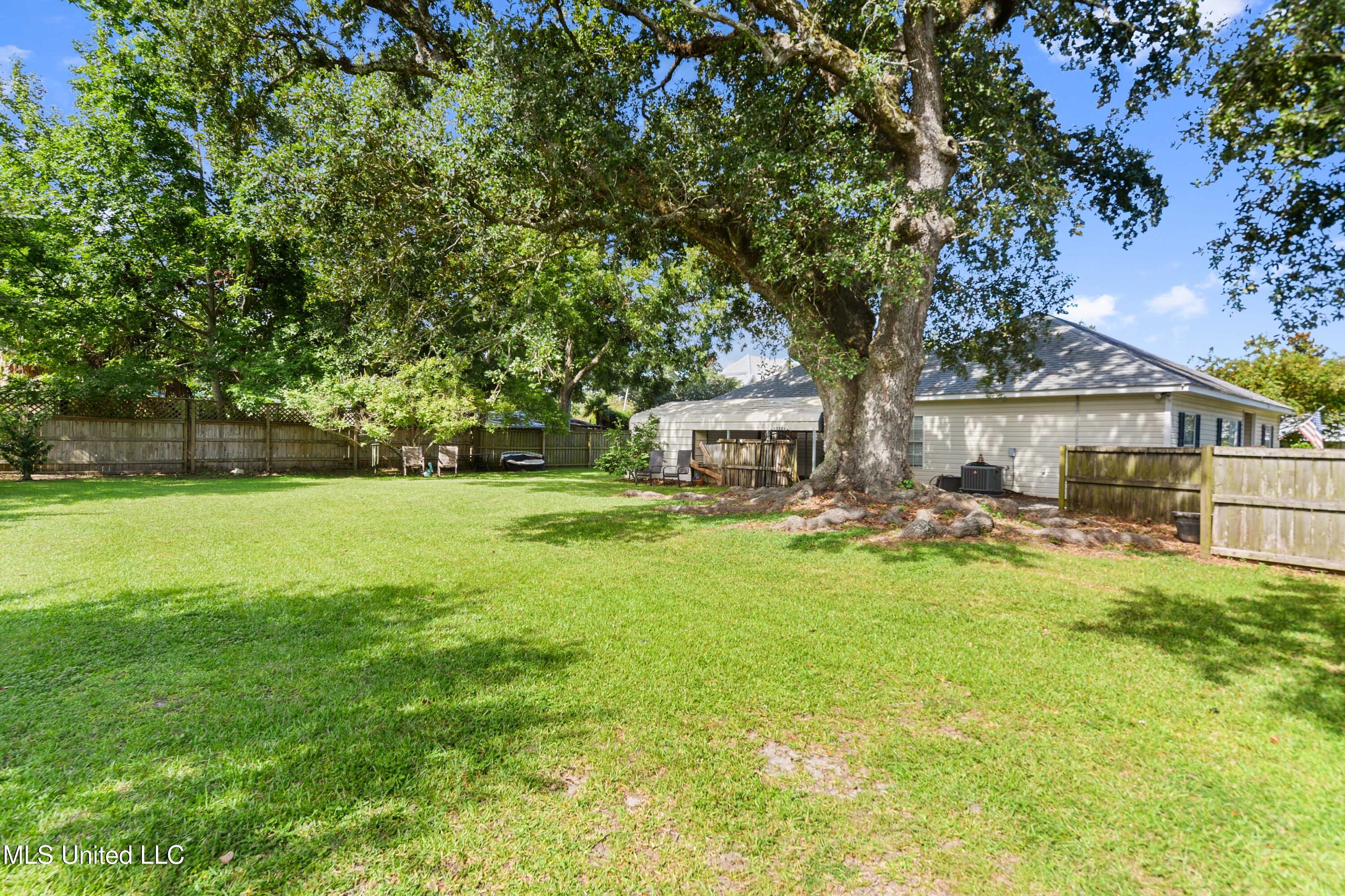 350 State Street Bay St. Louis, MS 39520 - Photo 3 of 17 side lot