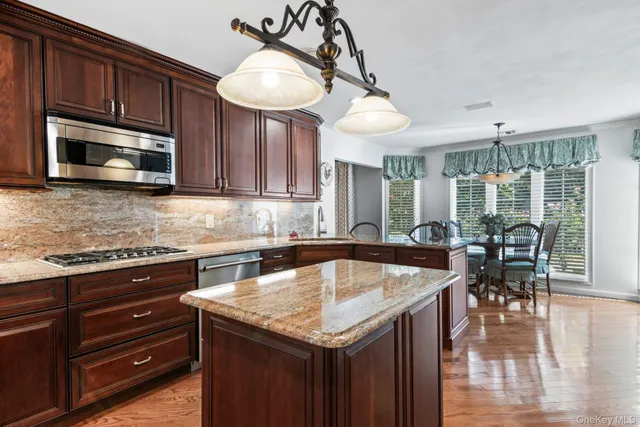 $1,275,000 | 77 The Woods, Commack, NY 11725