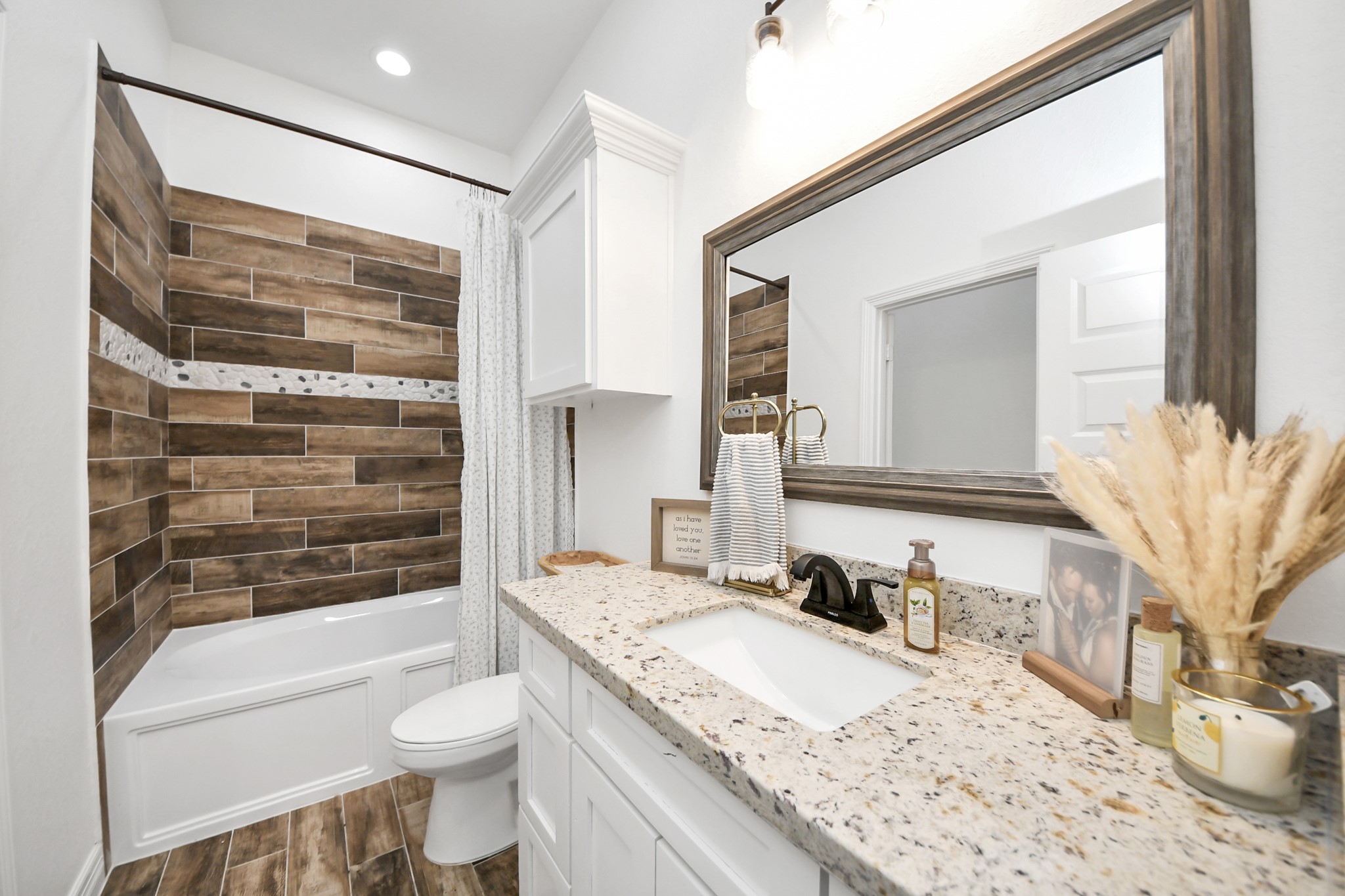 111 Alder Loop Anahuac, TX 77514 - Photo 40 of 50 Secondary Bath with opening to Hall and one bedroom