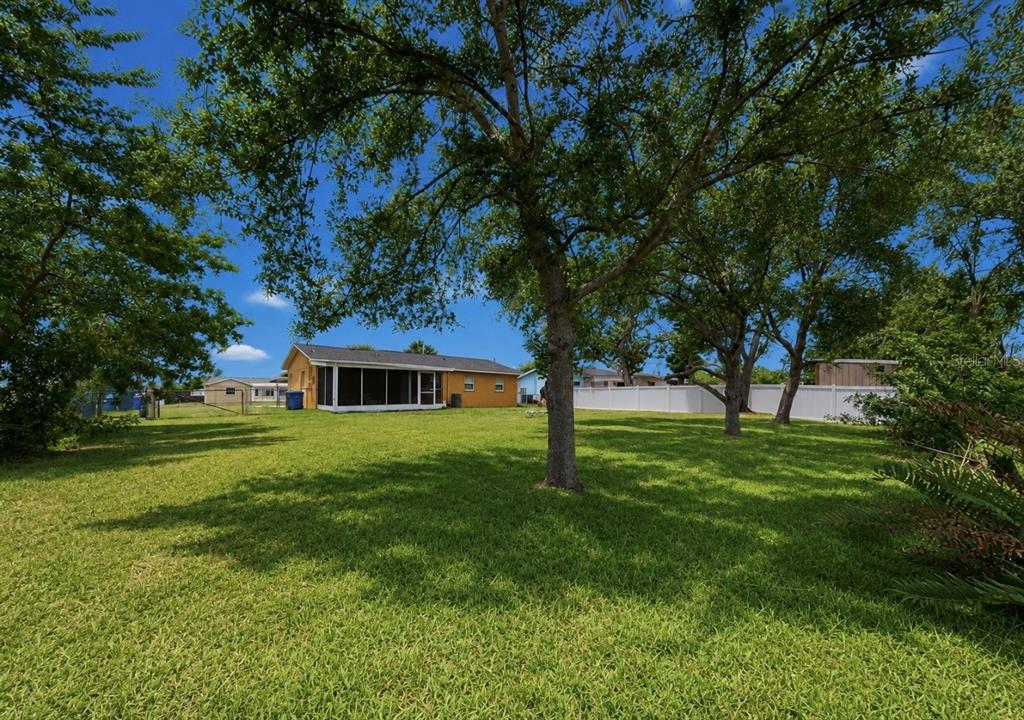 404 12th Street Southwest Ruskin, FL 33570 - Photo 39 of 49