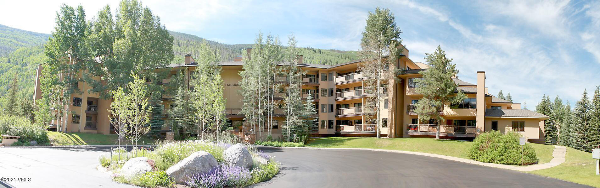 1650 Fall Ridge Road, Unit 113 Vail, CO 81657 - Photo 4 of 4 a view of a large building