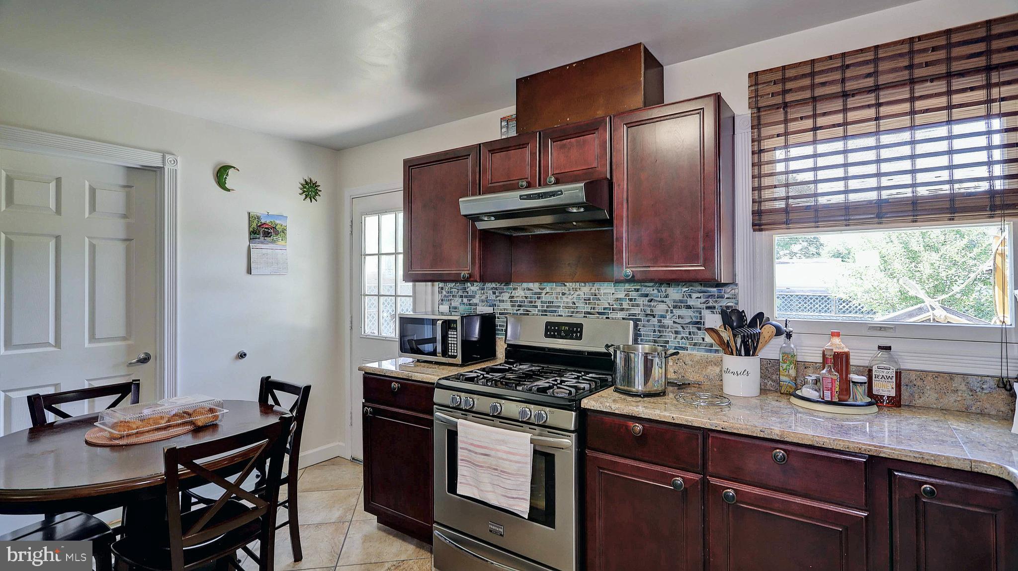 6610 Custer Street Springfield, VA 22150 - Photo 6 of 30 Kitchen