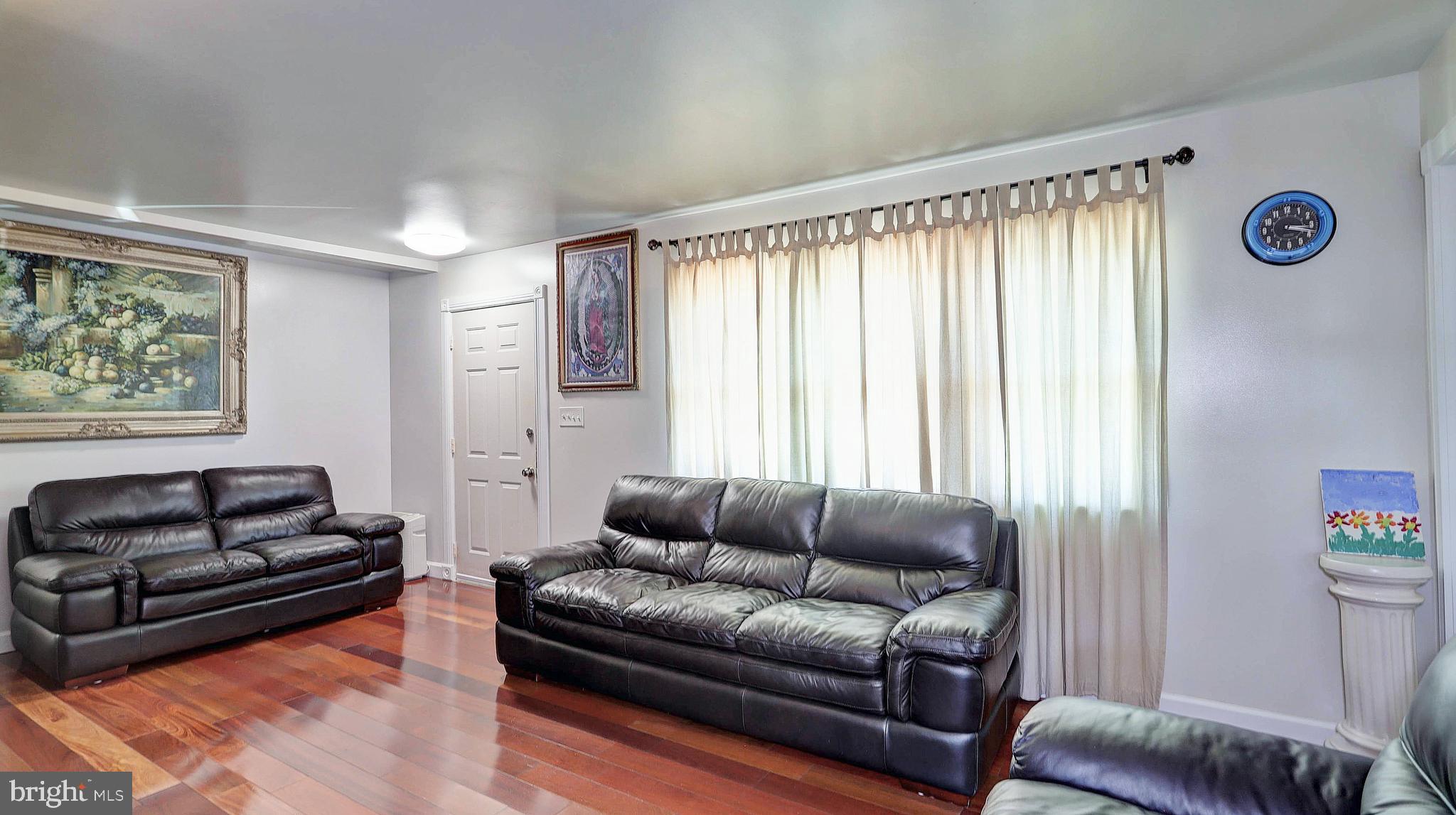 6610 Custer Street Springfield, VA 22150 - Photo 10 of 30 Living Room