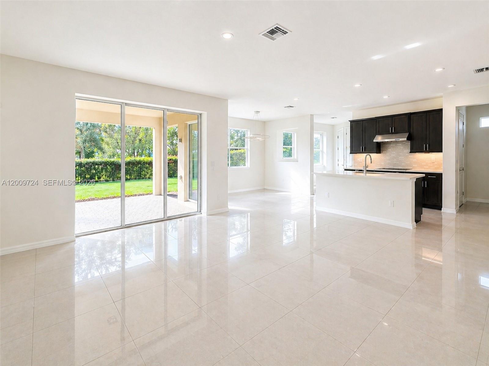 4352 Large Leaf Lane Hollywood, FL 33021 - Photo 2 of 39