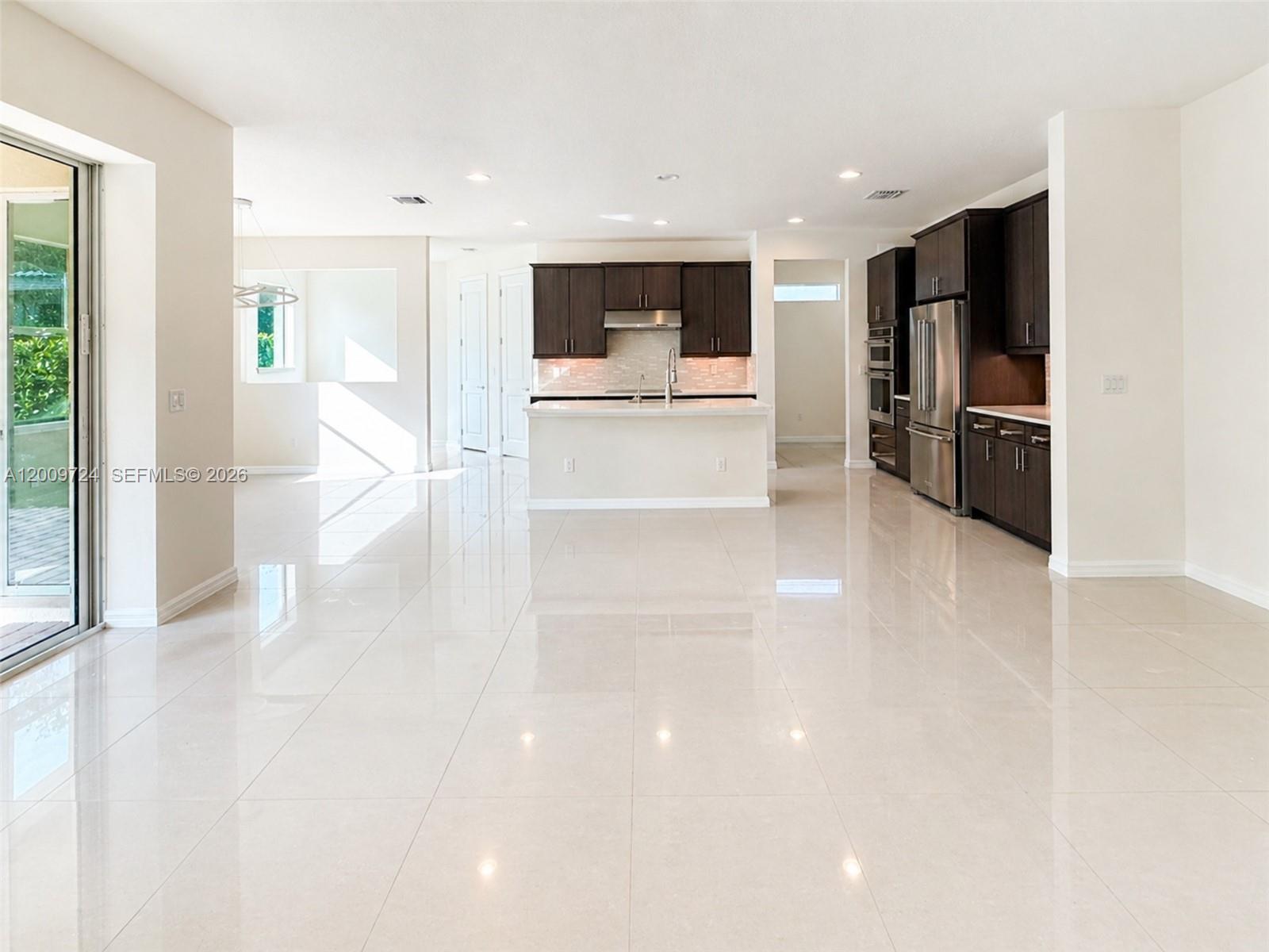 4352 Large Leaf Lane Hollywood, FL 33021 - Photo 4 of 39