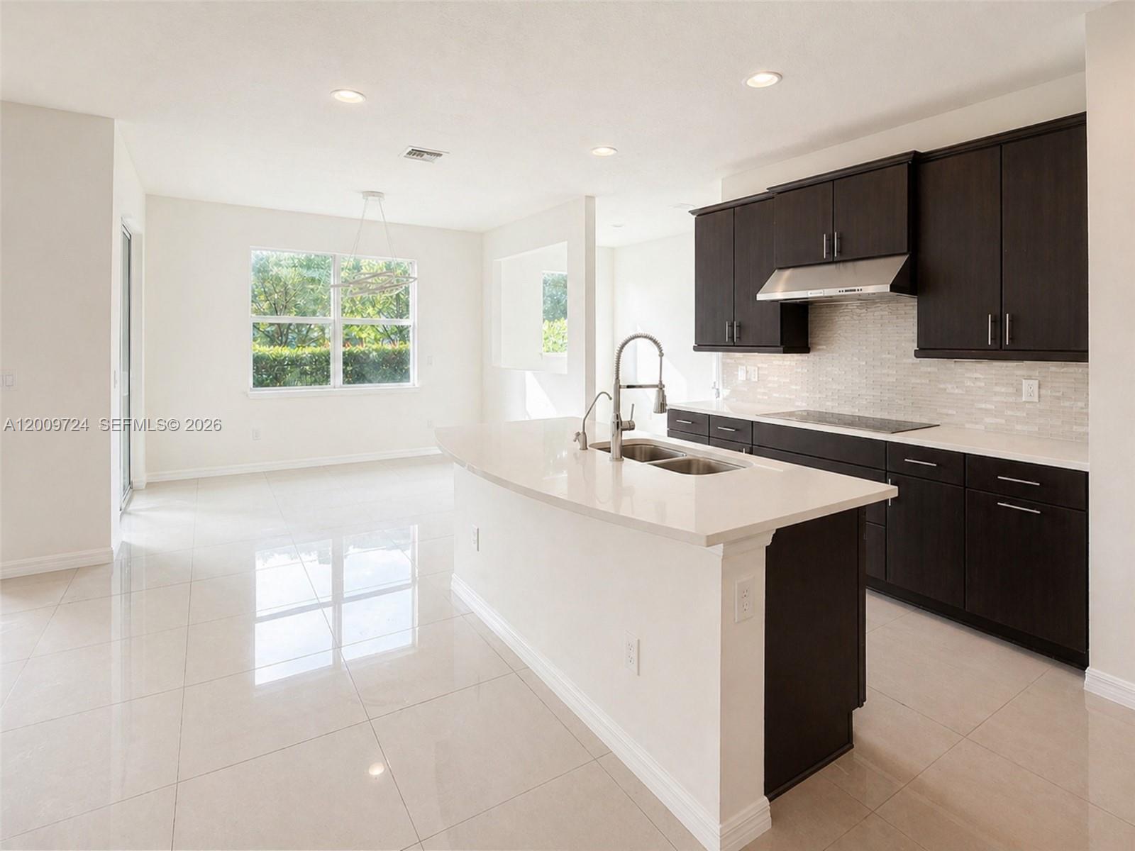 4352 Large Leaf Lane Hollywood, FL 33021 - Photo 7 of 39