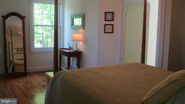 6112 Hawksnest Road Marshall, VA 20115 - Photo 14 of 28 Bedroom
