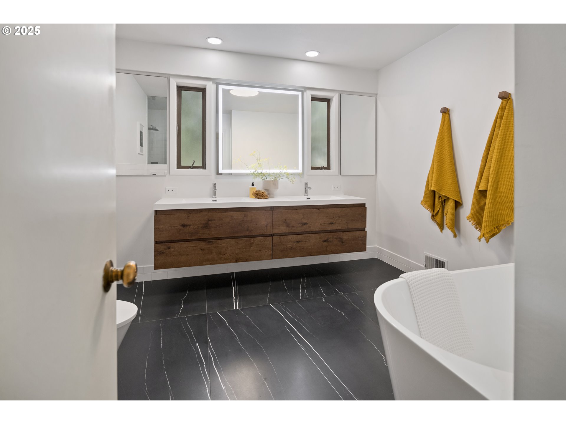 3450 Southwest 44th Avenue Portland, OR 97221 - Photo 23 of 47