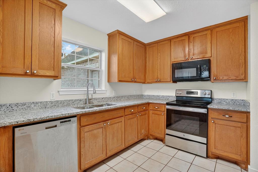 4697 Holbrook Road Springtown, TX 76082 - Photo 8 of 35