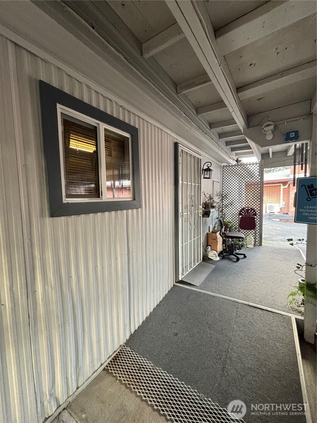1841 Trosper Road Southwest, Unit 60 Tumwater, WA 98512 - Photo 3 of 18 a view of a livingroom with car parked