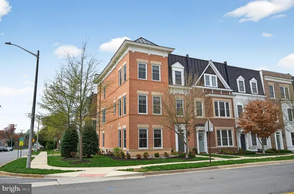 $1,625,000 | 151 Center Street South, Unit 1, Vienna, VA 22180