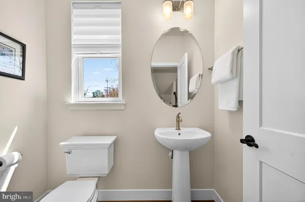 $1,565,000 | 151 Center Street South, Unit 1, Vienna, VA 22180