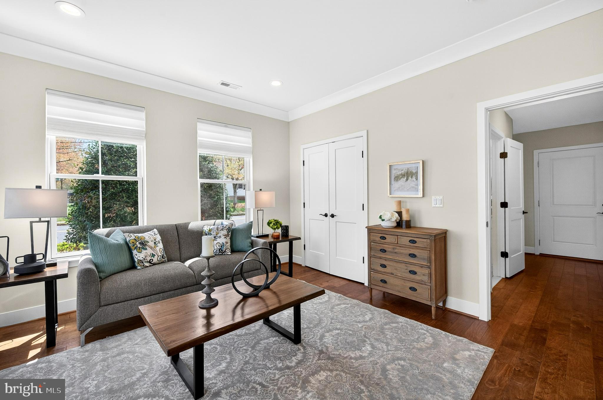 151 Center Street South, Unit 1 Vienna, VA 22180 - Photo 5 of 53