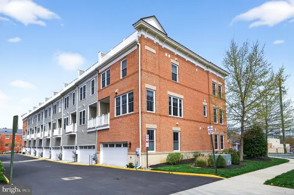 $1,565,000 | 151 Center Street South, Unit 1, Vienna, VA 22180
