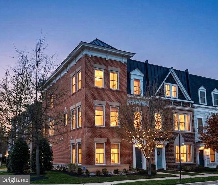 151 Center Street South, Unit 1 Vienna, VA 22180 - Photo 53 of 53 Come and visit, you'll want to stay...