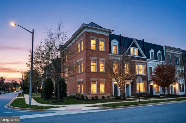 $1,565,000 | 151 Center Street South, Unit 1, Vienna, VA 22180
