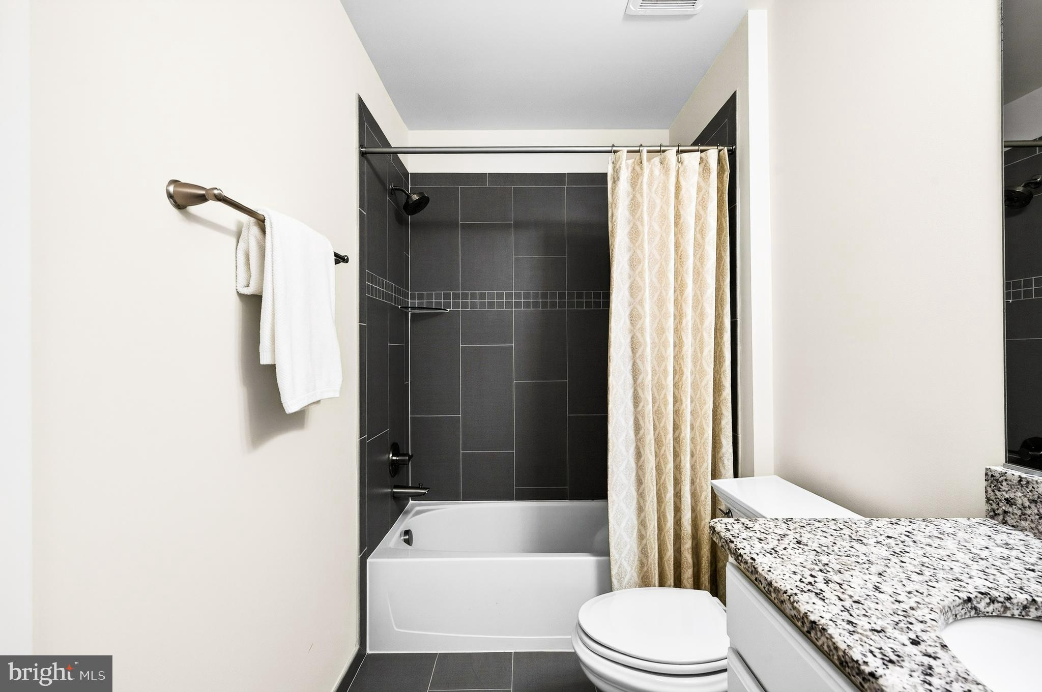 151 Center Street South, Unit 1 Vienna, VA 22180 - Photo 8 of 53 Entry Level Full Bathroom