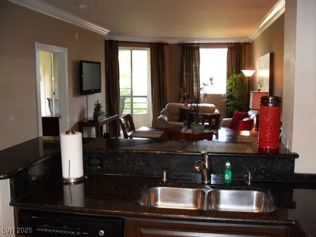 $1,995 | 220 East Flamingo Road, Unit 113, Las Vegas, NV 89169