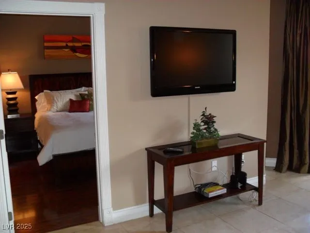 $1,995 | 220 East Flamingo Road, Unit 113, Las Vegas, NV 89169