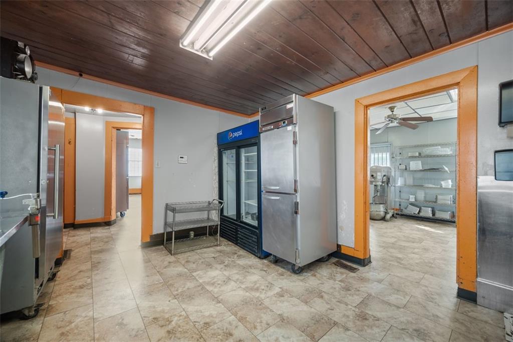 1442 Lowrie Street Pittsburgh, PA 15212 - Photo 19 of 39 Prep & cooler area