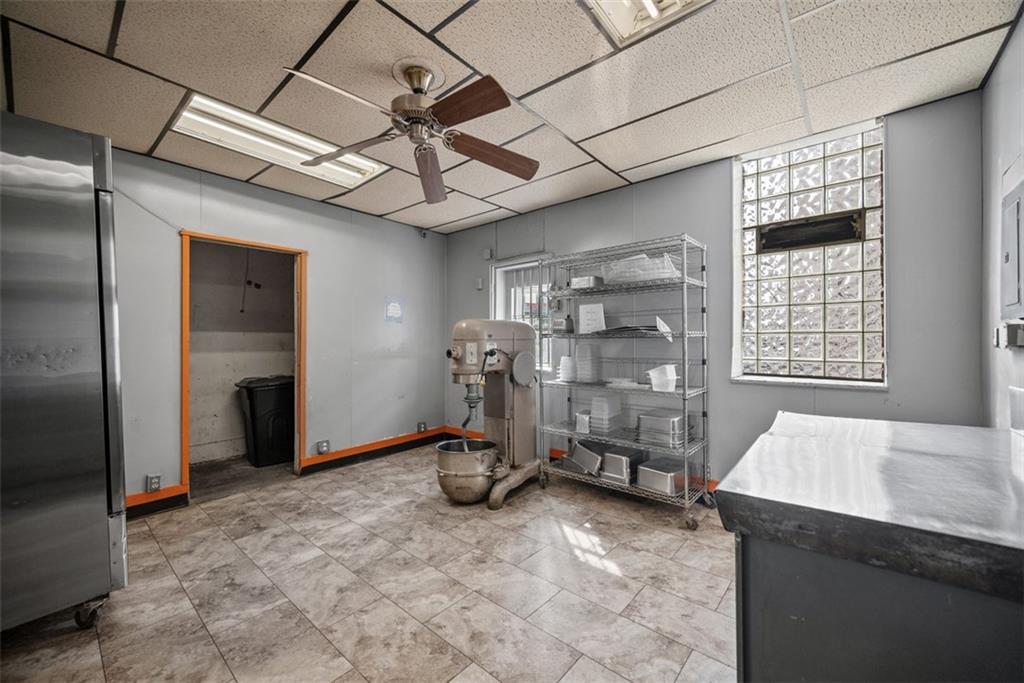 1442 Lowrie Street Pittsburgh, PA 15212 - Photo 23 of 39 prep and storage area