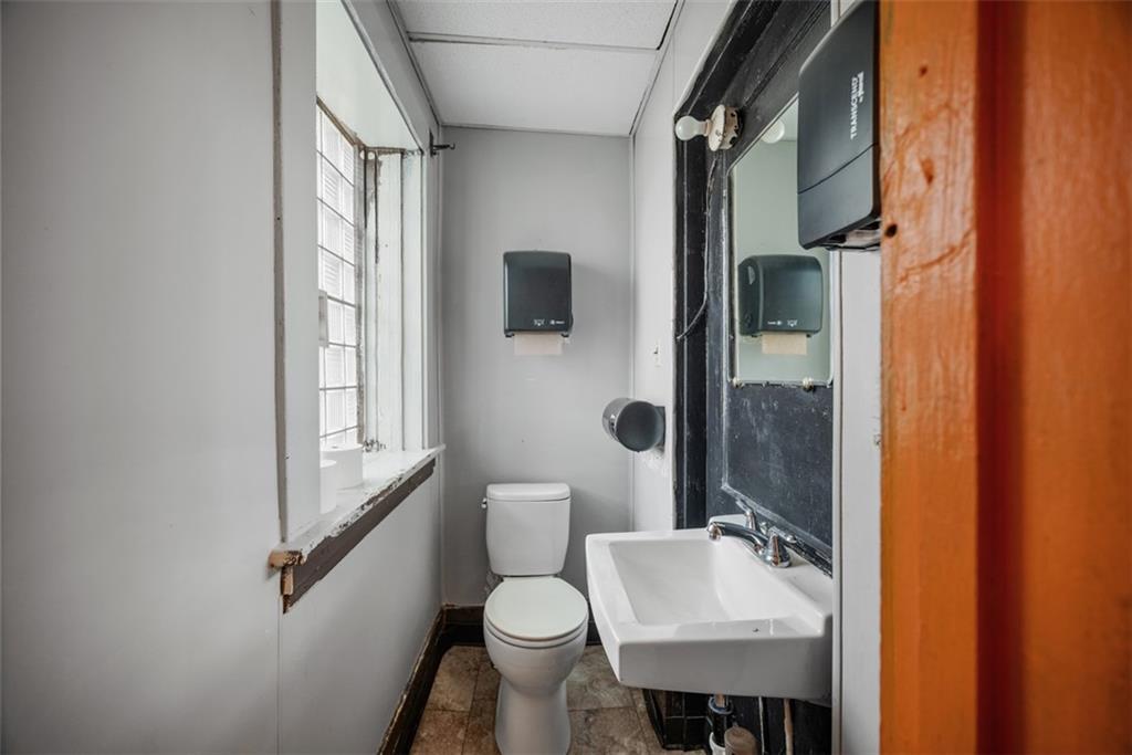 1442 Lowrie Street Pittsburgh, PA 15212 - Photo 24 of 39 1/2 bath on retail level