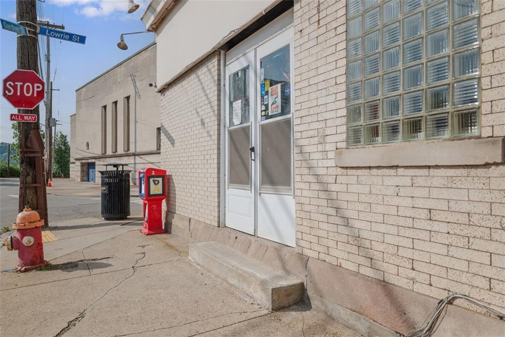 1442 Lowrie Street Pittsburgh, PA 15212 - Photo 4 of 39 Main retail entry