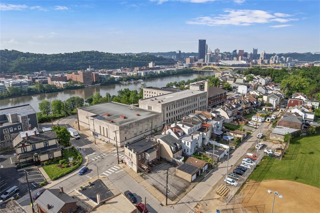 1442 Lowrie Street Pittsburgh, PA 15212 - Photo 5 of 39 Amazing Location just minutes to Pittsburgh, Strip District, North Shore & all major highways!