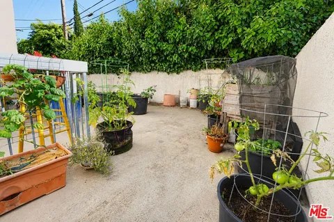 $999,999 | 1915 Malcolm Avenue, Unit 301, Los Angeles, CA 90025