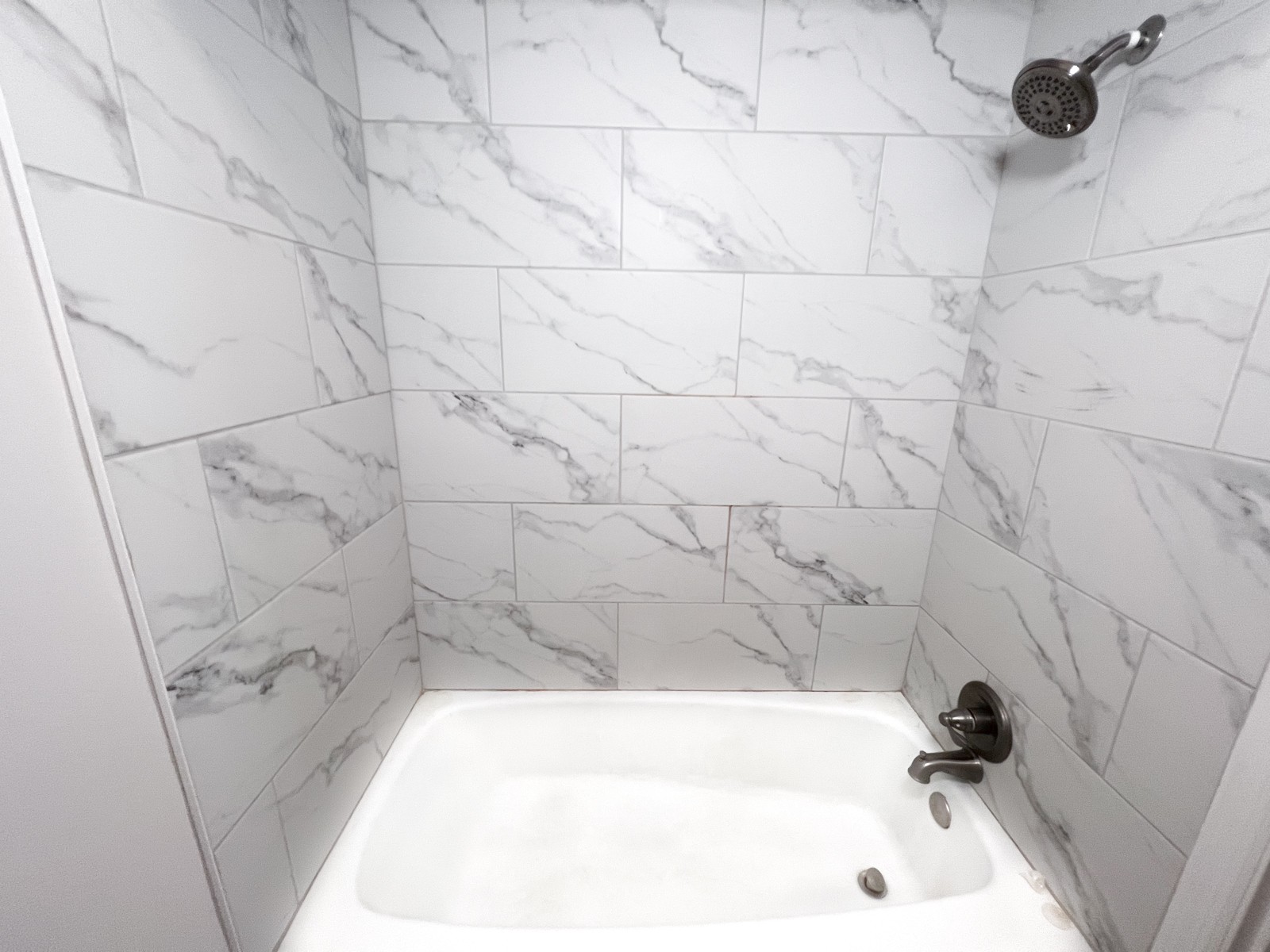 601 Boyd Mill Avenue, Unit G2 Franklin, TN 37064 - Photo 20 of 30 a bathroom with a bathtub