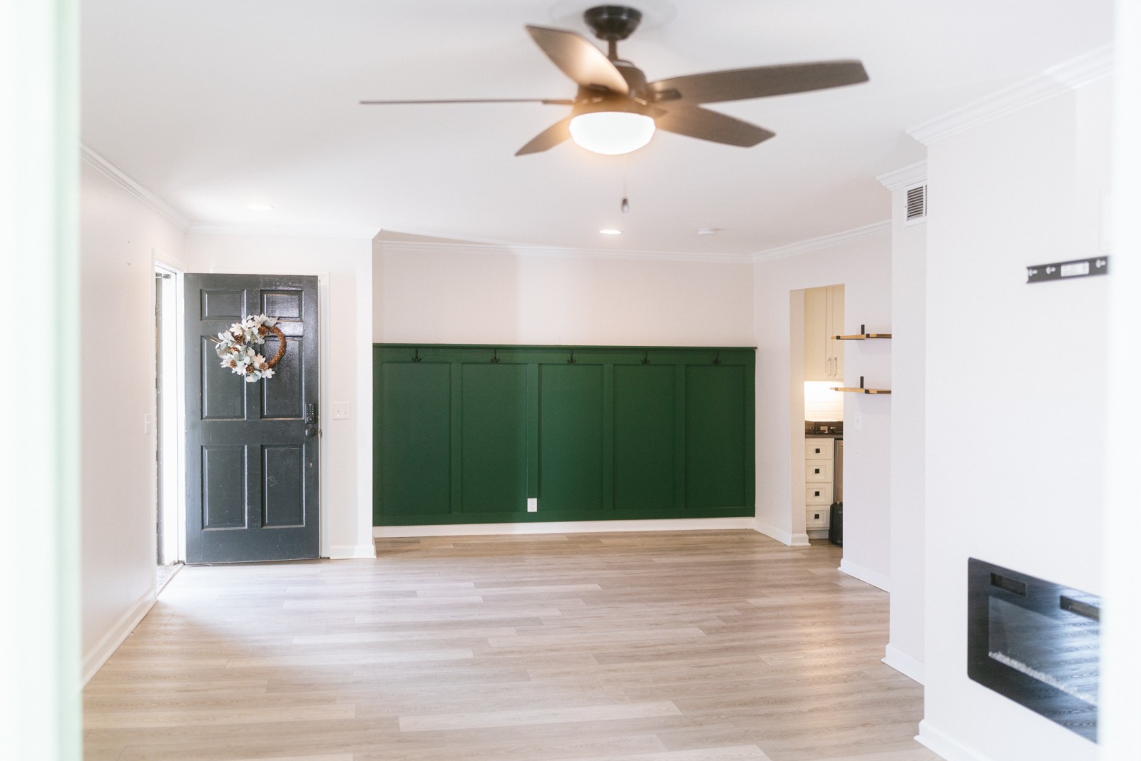 601 Boyd Mill Avenue, Unit G2 Franklin, TN 37064 - Photo 2 of 30 a view of a hallway with wooden floor and a ceiling fan