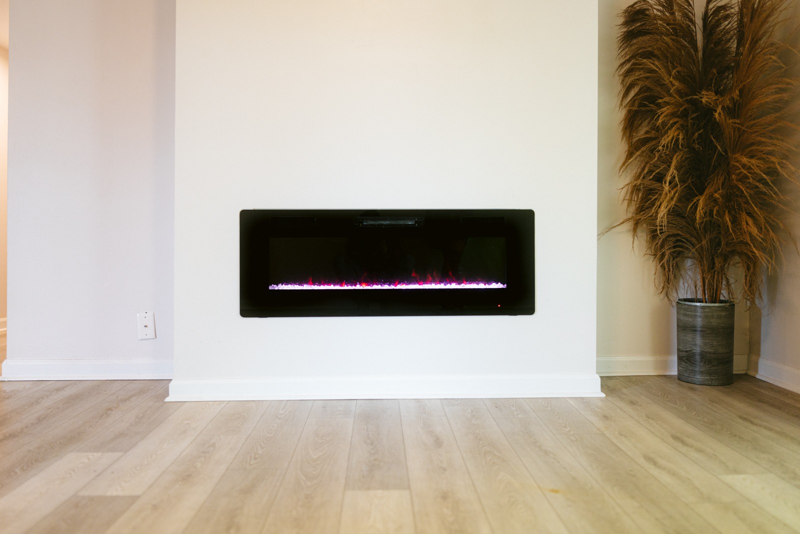 601 Boyd Mill Avenue, Unit G2 Franklin, TN 37064 - Photo 4 of 30 a living room with a flat screen tv and a fireplace