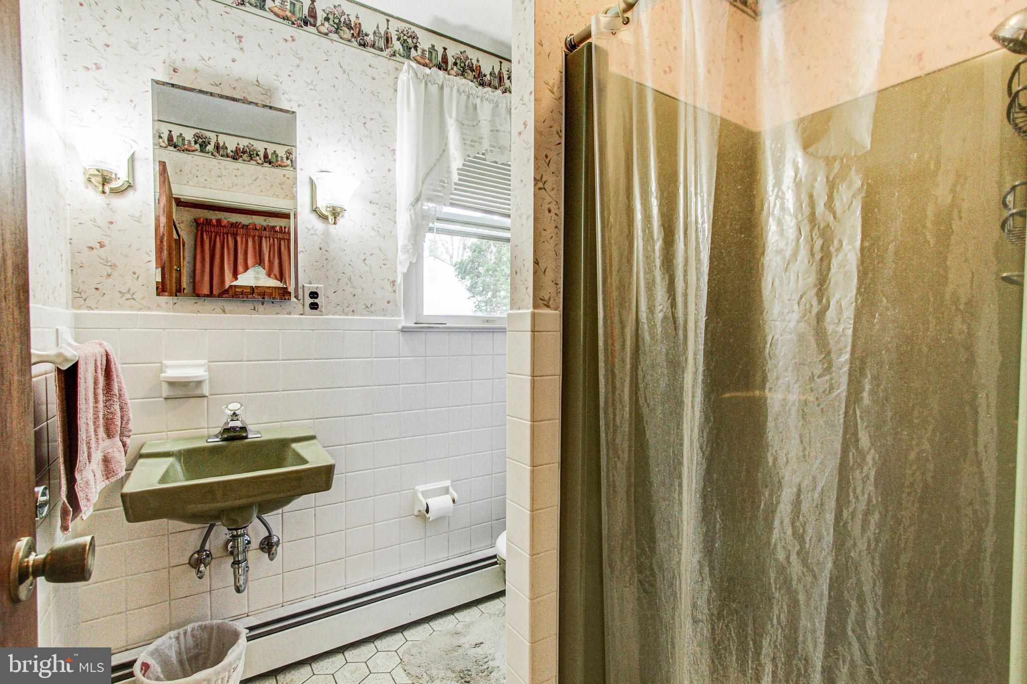 2716 Line Lexington Road Hatfield, PA 19440 - Photo 9 of 27 Ensuite owner's bathroom.