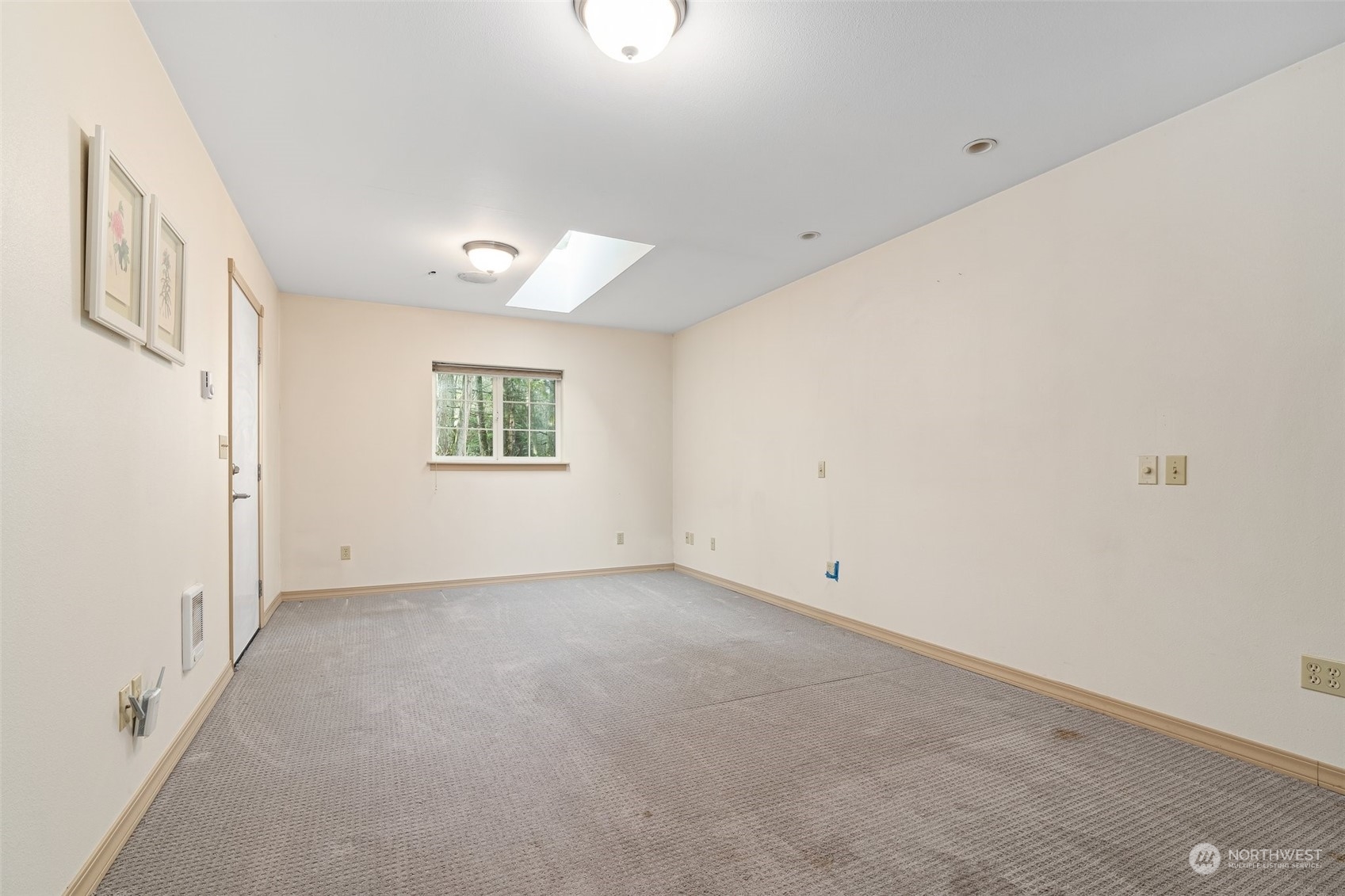 8120 Libby Road Northeast Olympia, WA 98506 - Photo 26 of 36 an empty room with windows