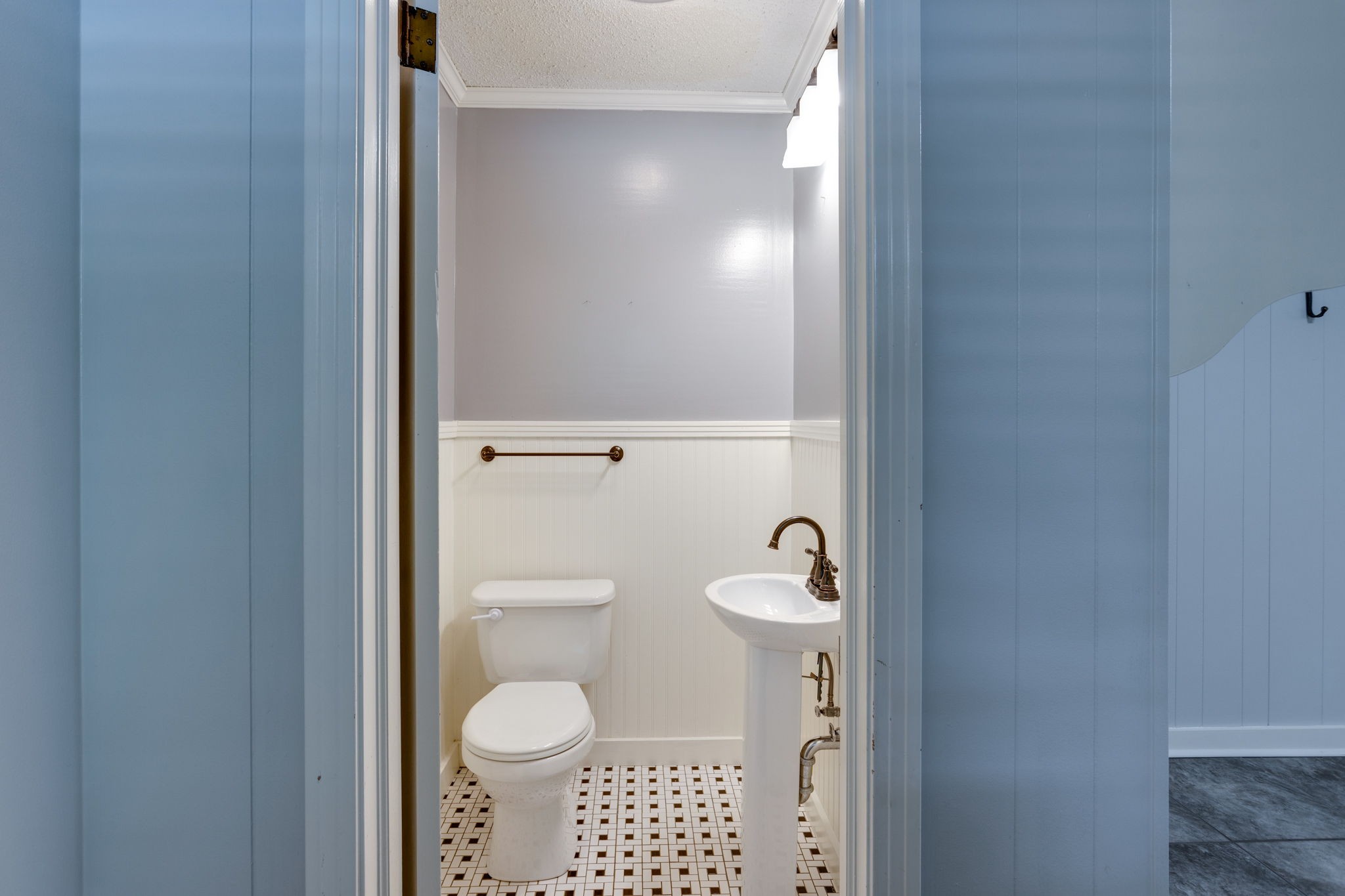 3557 Forest Park Road Springfield, TN 37172 - Photo 30 of 47 a bathroom with a toilet