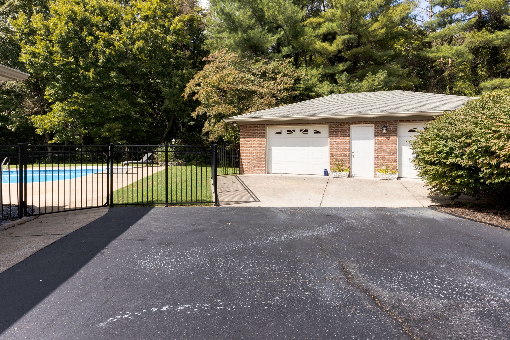 3557 Forest Park Road Springfield, TN 37172 - Photo 37 of 47 a view of a house with a yard and potted plants