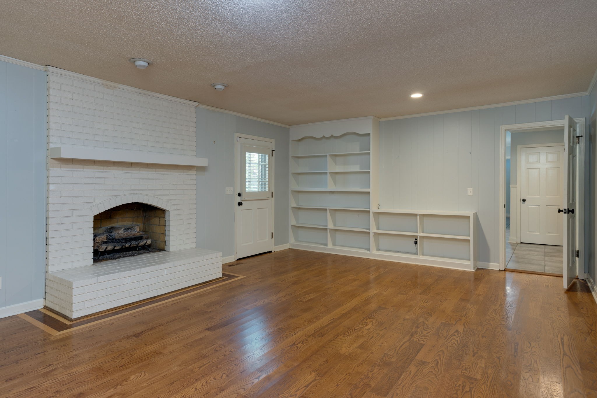 3557 Forest Park Road Springfield, TN 37172 - Photo 7 of 47 a view of empty room with wooden floor and fireplace